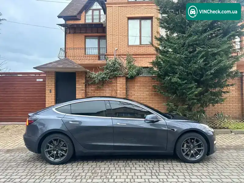 Tesla Model 3 2019, фото з оголошення 2 з 11, VIN 5YJ3E1EAXKF312207
