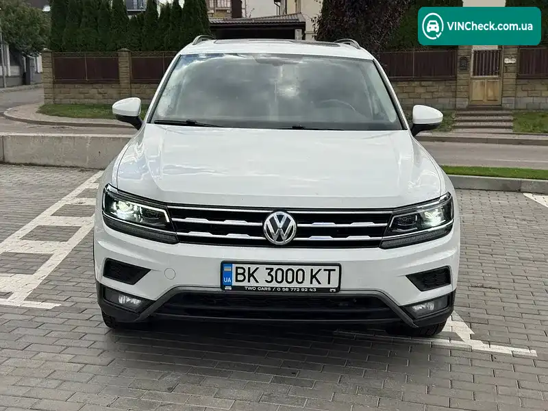 Volkswagen Tiguan 2017, фото з оголошення 1 з 18, VIN 3VV2B7AX2JM019804