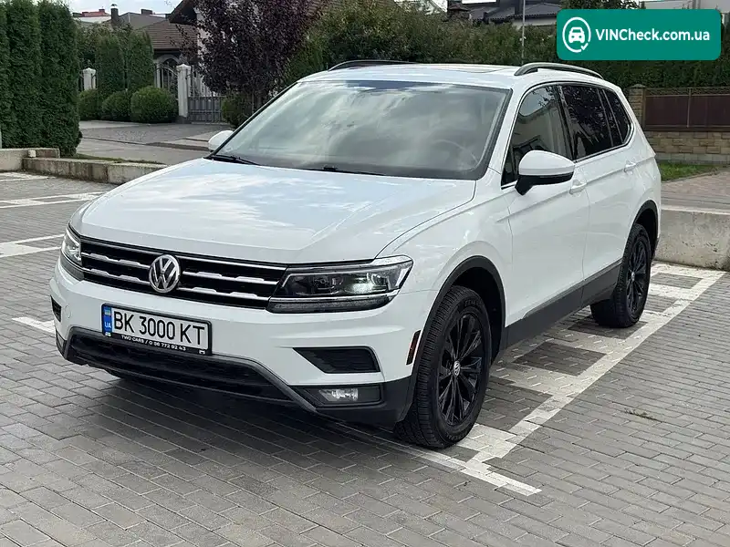 Volkswagen Tiguan 2017, фото з оголошення 2 з 18, VIN 3VV2B7AX2JM019804