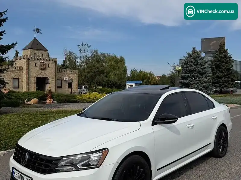 Volkswagen Passat 2016, фото з оголошення 2 з 13, VIN 1VWBT7A36HC001985