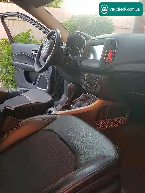 Jeep Compass 2018, фото з оголошення 2 з 18, VIN 3C4NJDBB9JT456138