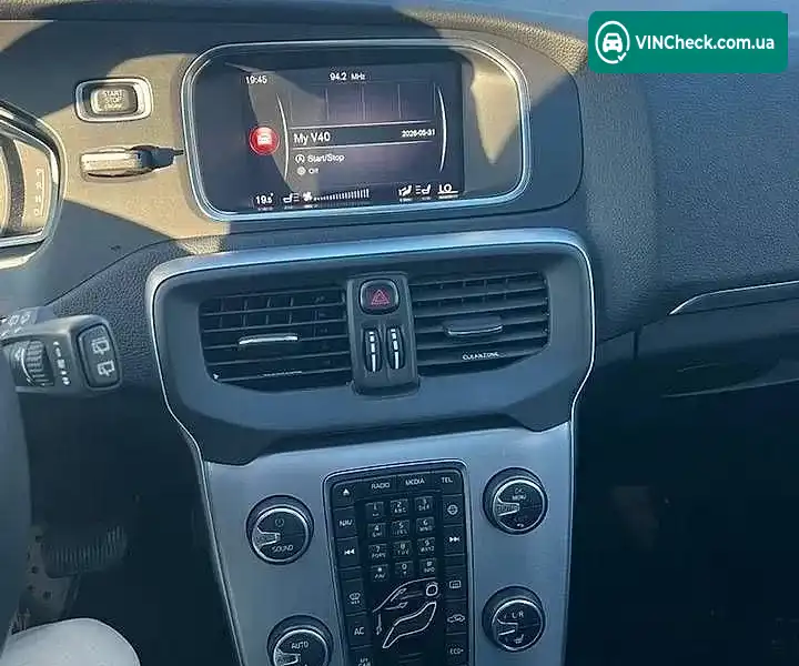 Volvo V40 2018, фото з оголошення 2 з 20, VIN YV1MV79K0J2486956