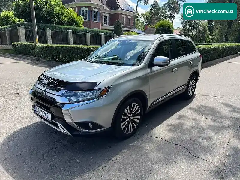 Mitsubishi Outlander 2020, фото з оголошення 1 з 20, VIN JA4AZ3A39LZ029060