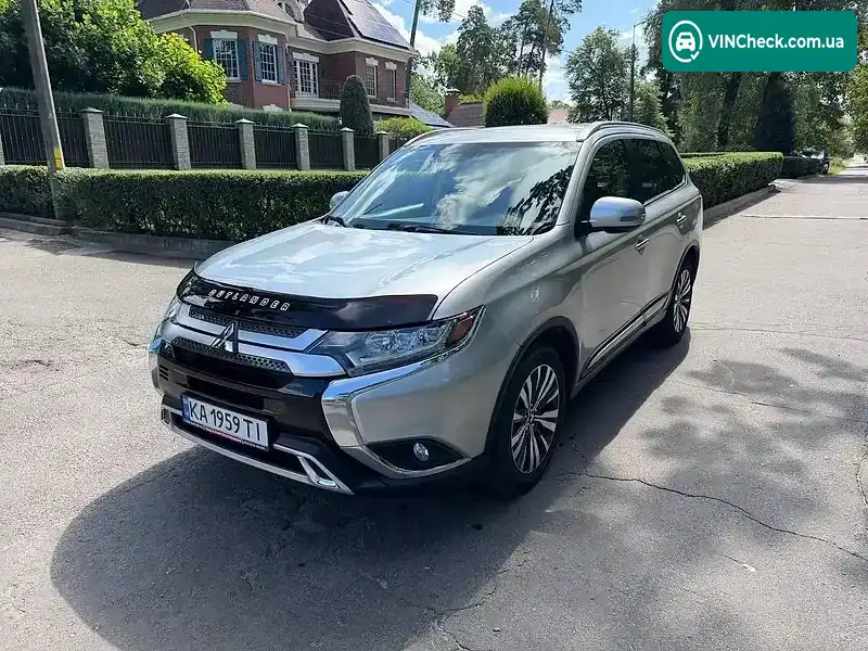 Mitsubishi Outlander 2020, фото з оголошення 2 з 20, VIN JA4AZ3A39LZ029060