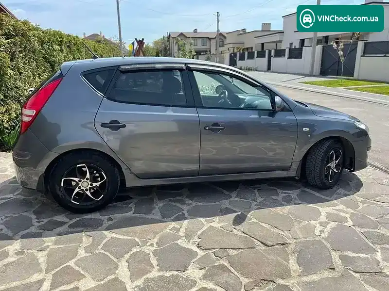 Hyundai i30 2010, фото з оголошення 2 з 17, VIN TMADB51DBBJ162929
