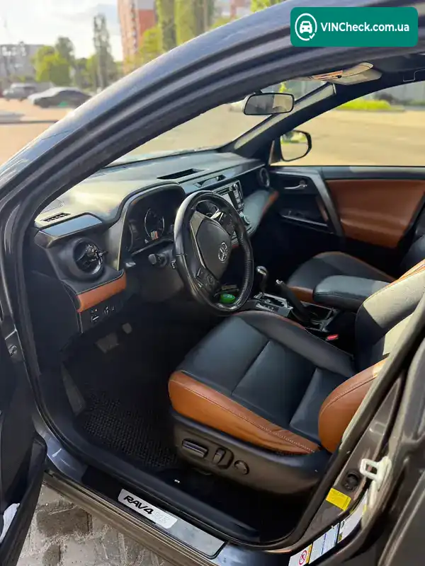 Toyota RAV4 2017, фото з оголошення 2 з 9, VIN JTMJJREV8JD175410