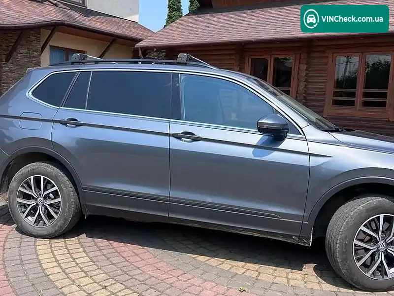 Volkswagen Tiguan 2018, фото з оголошення 2 з 20, VIN 3VV2B7AXXKM063812