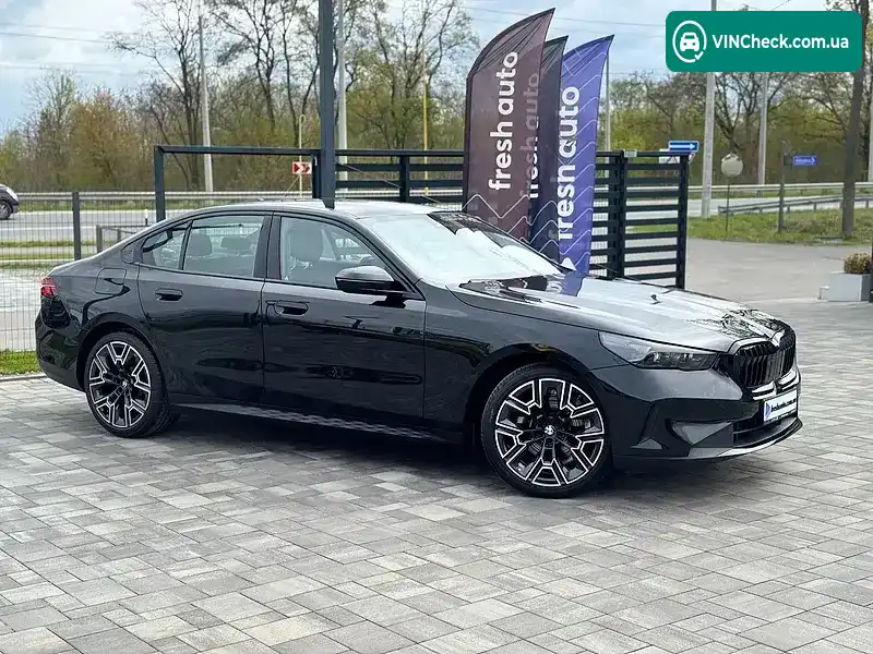 BMW 5 Series 2024, фото з оголошення 1 з 21, VIN WBA11FJ070CT22617