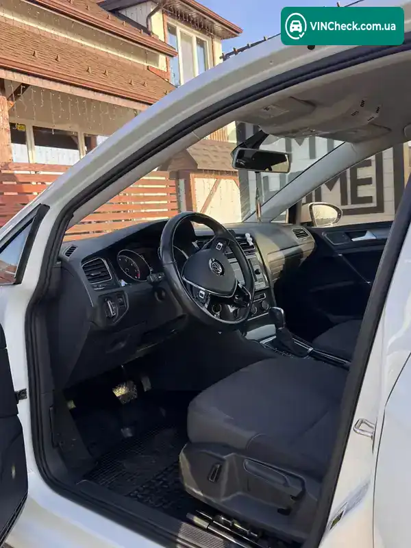 Volkswagen Golf 2019, фото з оголошення 2 з 10, VIN 3VWG57AU7KM021063