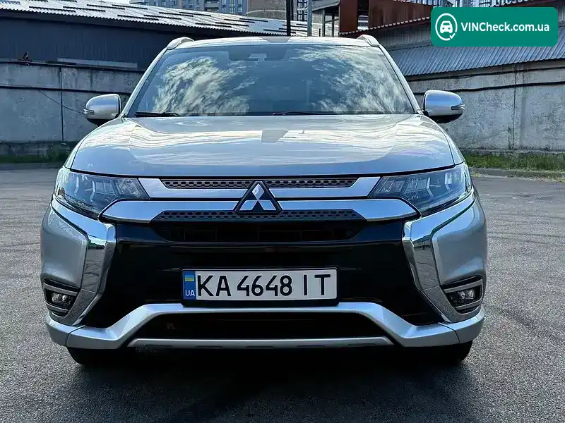 Mitsubishi Outlander 2020, фото з оголошення 2 з 20, VIN JA4J24A5XLZ608439