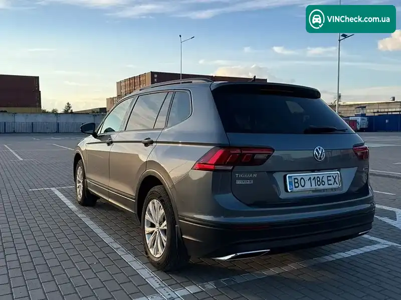 Volkswagen Tiguan 2019, фото з оголошення 2 з 20, VIN 3VV0B7AX1LM055025
