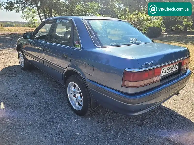 Mazda 626 1988, фото з оголошення 1 з 10, VIN JMZGD121201120702
