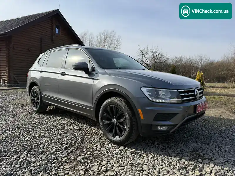 Volkswagen Tiguan 2017, фото з оголошення 1 з 20, VIN 3VV0B7AX9JM009584