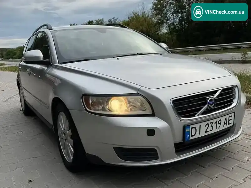 Volvo V50 2010, фото з оголошення 2 з 10, VIN YV1MW76F2A2574535
