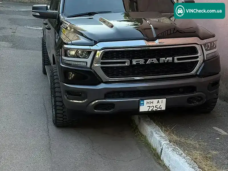 Ram 1500 2023, фото з оголошення 2 з 5, VIN 1C6SRECG2RN123200