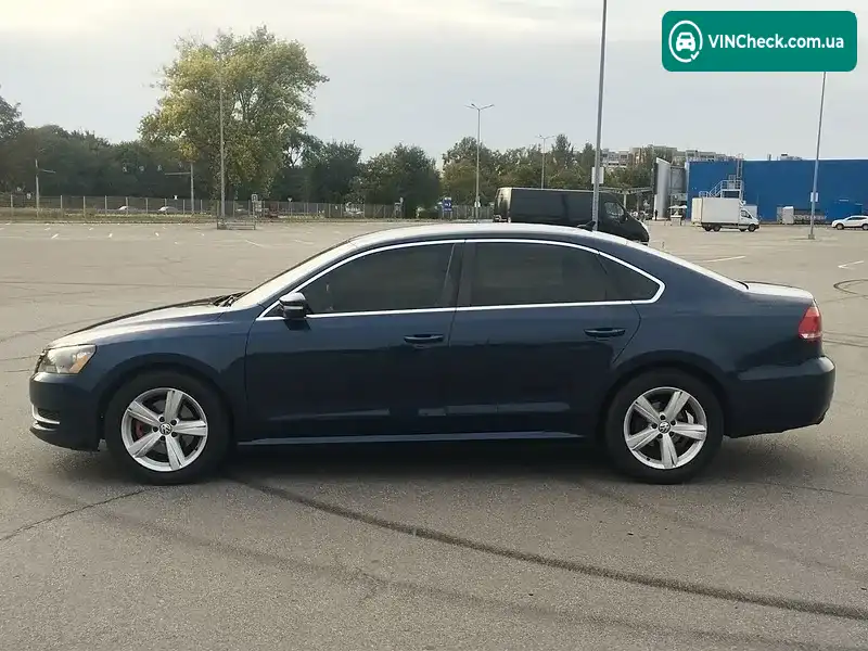Volkswagen Passat 2013, фото з оголошення 2 з 18, VIN 1VWBP7A35DC097543