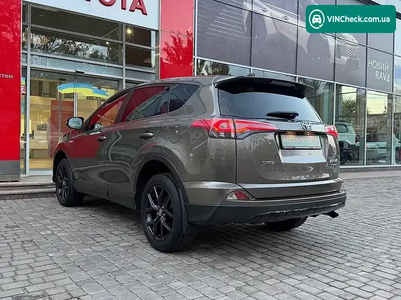 Toyota RAV4 2018, фото з оголошення 2 з 20, VIN JTMRJREV10D232371