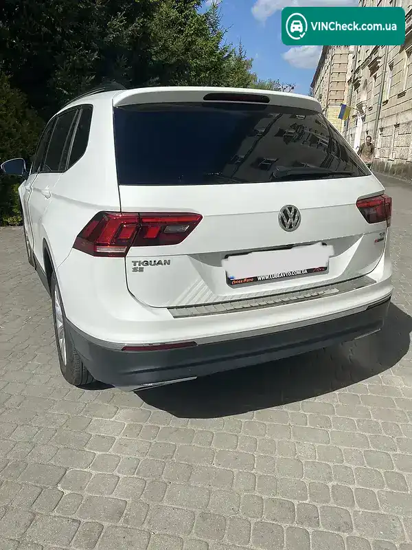 Volkswagen Tiguan 2018, фото з оголошення 2 з 12, VIN 3VV2B7AX9JM122394