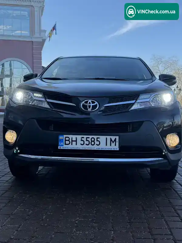 Toyota RAV4 2015, фото з оголошення 1 з 17, VIN JTMDAREV50D065765