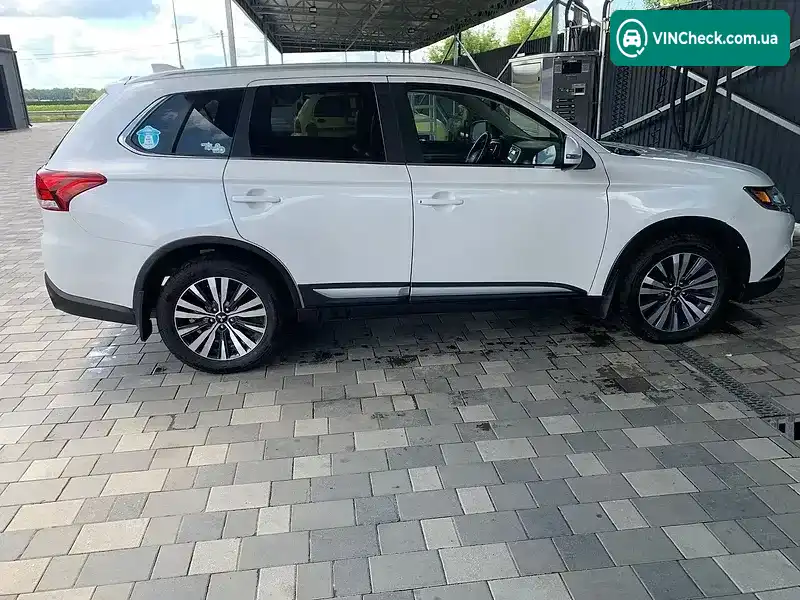 Mitsubishi Outlander 2019, фото з оголошення 1 з 20, VIN JA4AZ3A31LZ024063