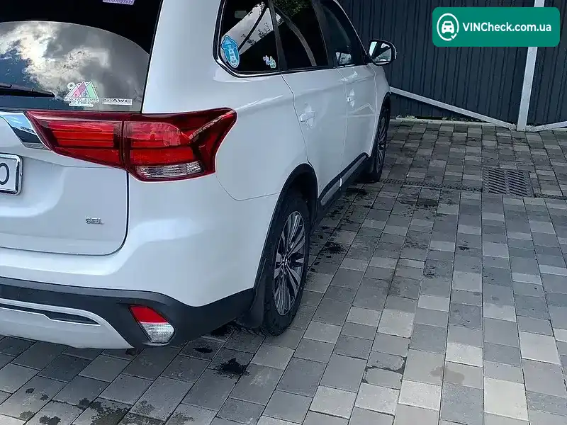 Mitsubishi Outlander 2019, фото з оголошення 2 з 20, VIN JA4AZ3A31LZ024063