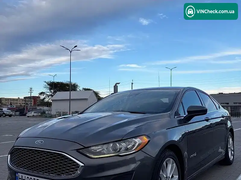 Ford Fusion 2019, фото з оголошення 2 з 20, VIN 3FA6P0LU8KR189767