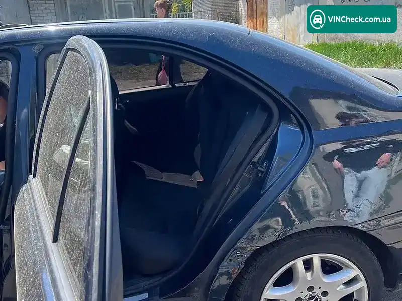 Mercedes-Benz C-Class 2001, фото з оголошення 2 з 9, VIN WDB2030451A188538