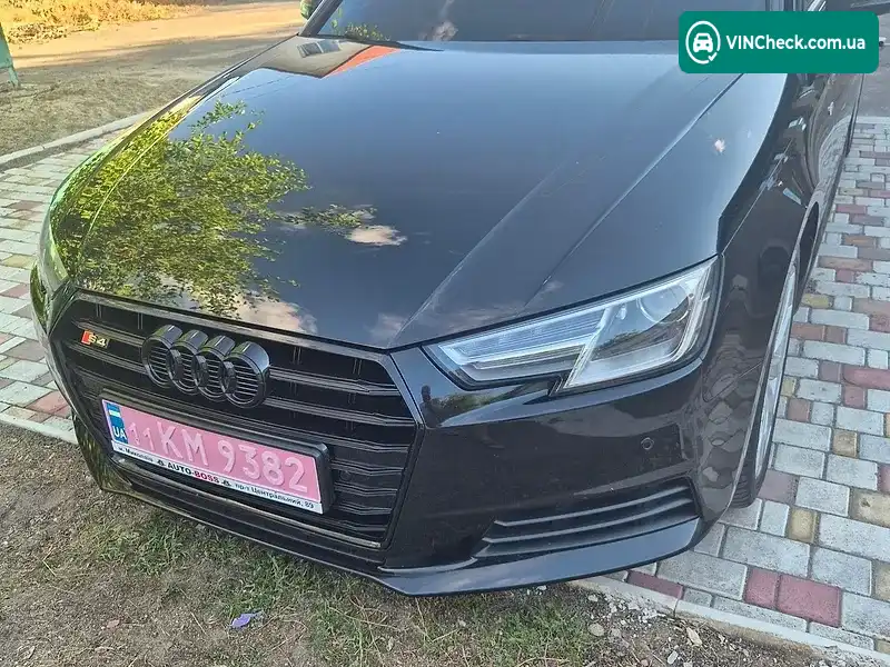 Audi A4 2017, фото з оголошення 2 з 14, VIN WAUKMAF49HN050971