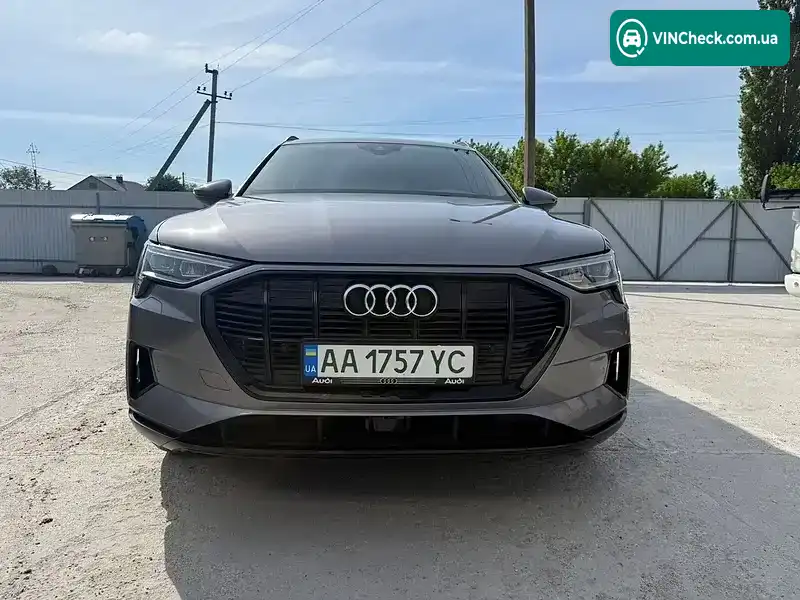 Audi e-tron 2019, фото з оголошення 2 з 21, VIN WAUZZZGE4KB015737