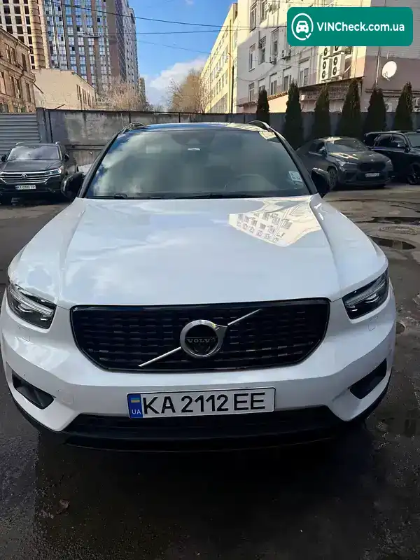 Volvo XC40 2019, фото з оголошення 1 з 21, VIN YV4AC2HMXL2278179