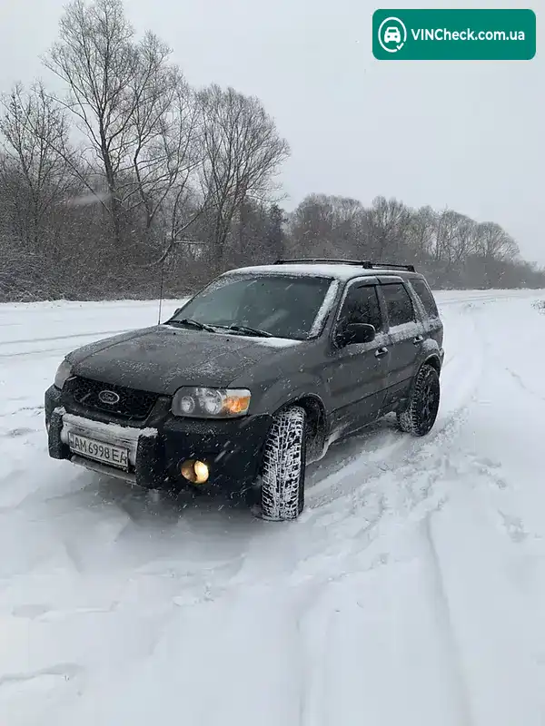 Ford Escape 2004, фото з оголошення 1 з 13, VIN 1FMYU03105DA20711