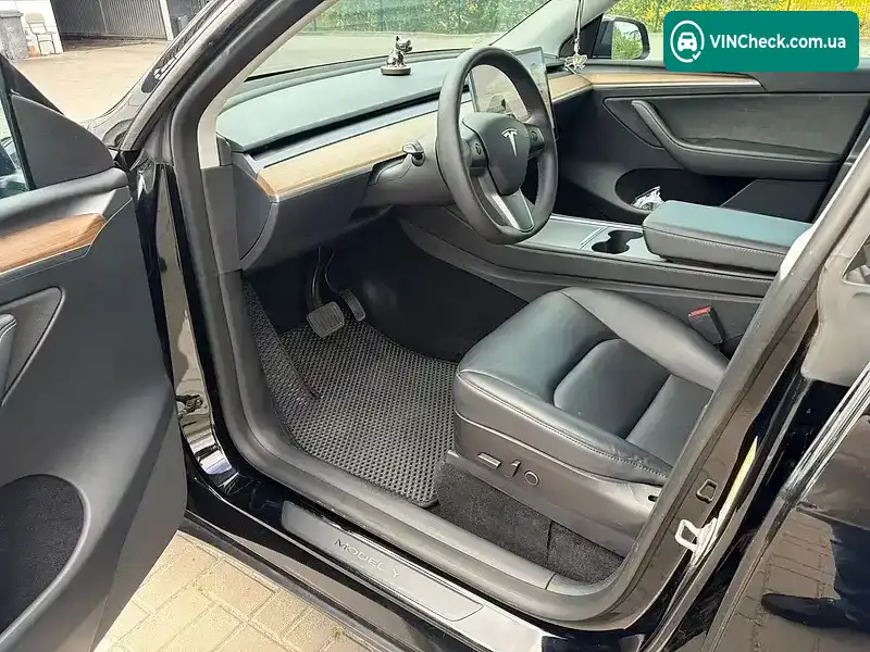 Tesla Model Y 2023, фото з оголошення 2 з 12, VIN 7SAYGDEE0PF696688