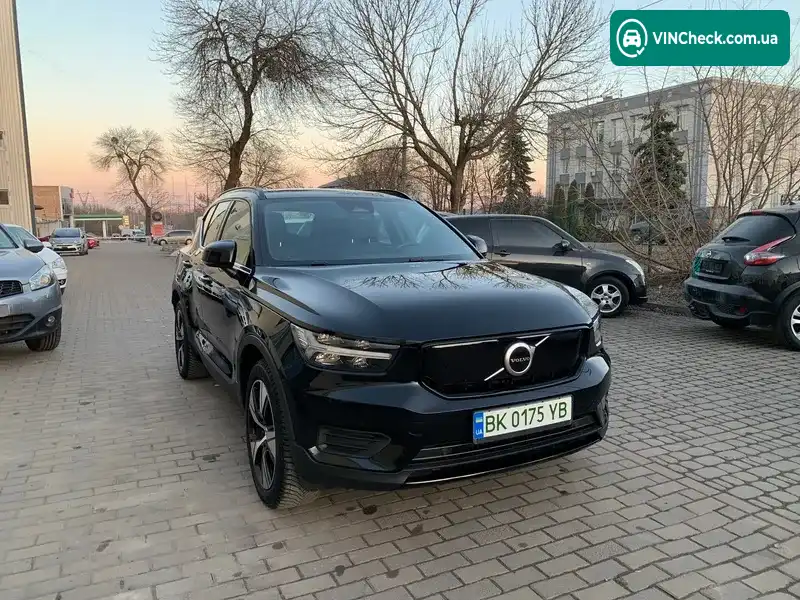 Volvo XC40 2021, фото з оголошення 2 з 20, VIN YV1XZEFVKN2715309