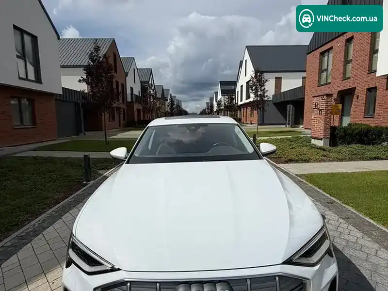 Audi e-tron 2022, фото з оголошення 2 з 20, VIN WA12AAGE9NB042749