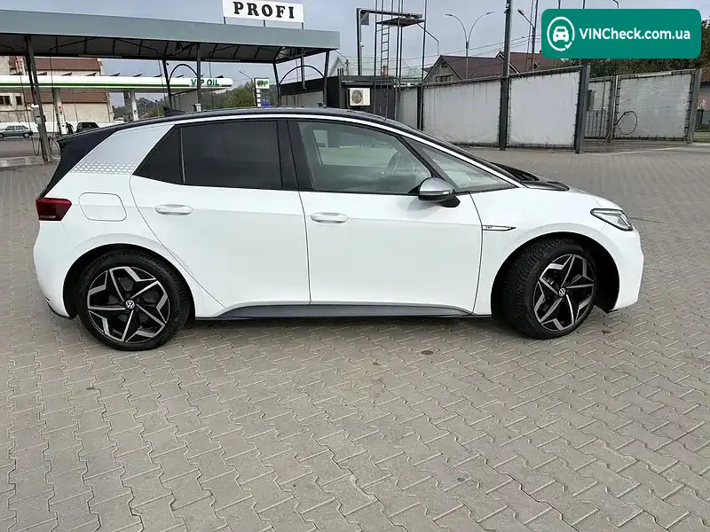 Volkswagen ID.3 2020, фото з оголошення 2 з 16, VIN WVWZZZE1ZLP013637