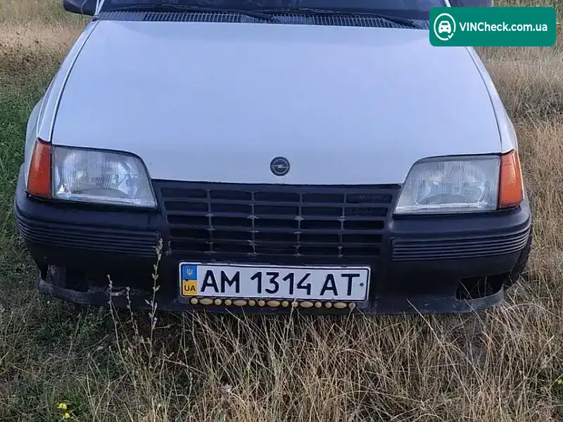 Opel Kadett 1988, фото з оголошення 1 з 11, VIN W0L000039J5281322