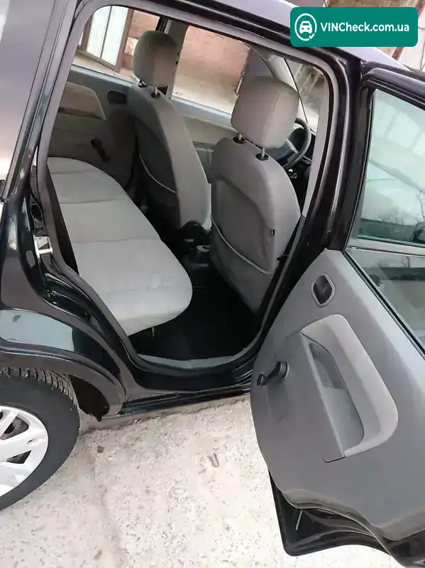 Ford Fusion 2004, фото з оголошення 2 з 21, VIN WF0UXXGAJU4S37569