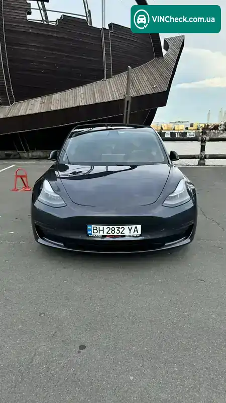 Tesla Model 3 2021, фото з оголошення 2 з 21, VIN 5YJ3E1EAXMF981838
