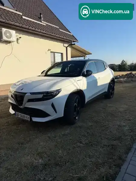 Alfa Romeo Junior 2025, фото з оголошення 2 з 18, VIN ZAA5AVAT2RJA15188