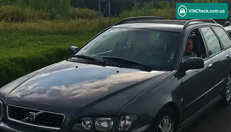 Volvo V40 2004, фото з оголошення 1 з 20, VIN YV1VW70924F111543