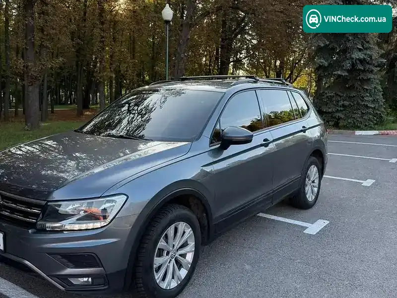 Volkswagen Tiguan 2017, фото з оголошення 1 з 12, VIN 3VV1B7AX5JM023843