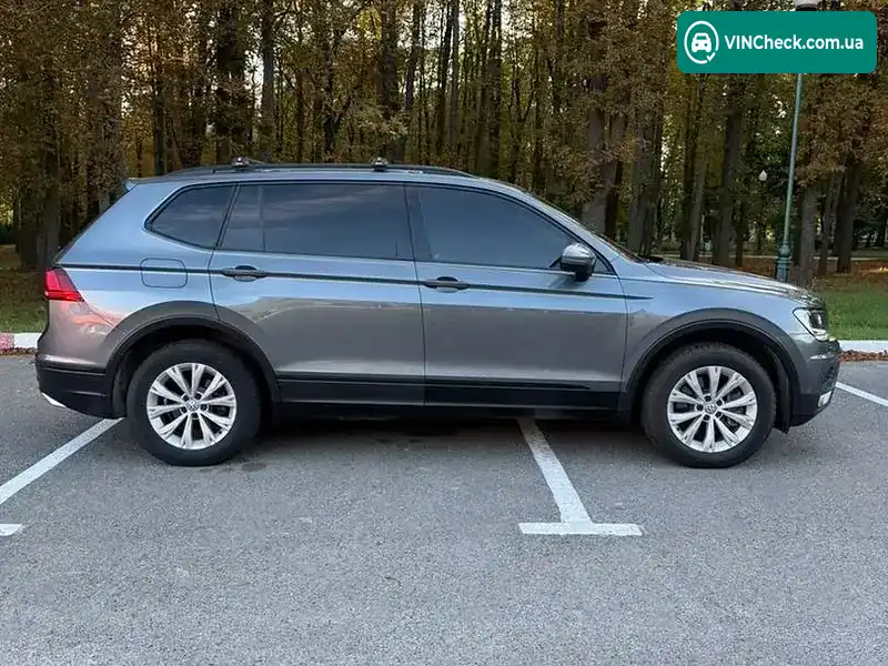 Volkswagen Tiguan 2017, фото з оголошення 2 з 12, VIN 3VV1B7AX5JM023843