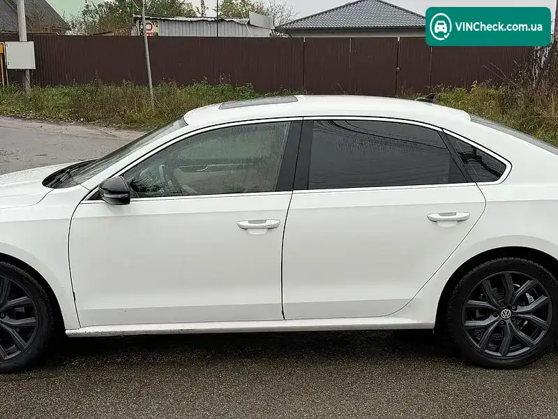 Volkswagen Passat 2018, фото з оголошення 2 з 10, VIN 1VWBA7A36JC045285