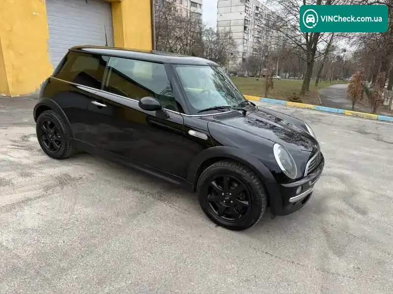 MINI Hatch 2003, фото з оголошення 2 з 19, VIN WMWRB11000TF29808
