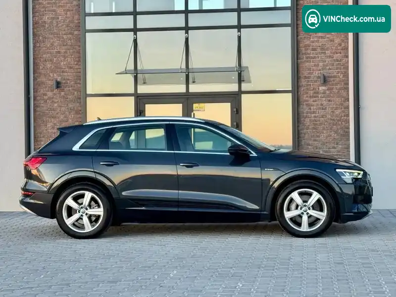 Audi e-tron 2020, фото з оголошення 2 з 20, VIN WAUZZZGE4LB014265