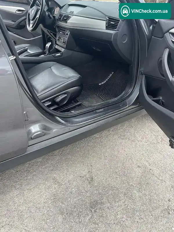 BMW X1 2012, фото з оголошення 2 з 20, VIN WBAVM1C56DVW42865