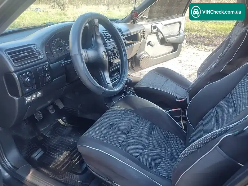 Opel Vectra 1993, фото з оголошення 2 з 8, VIN W0L000087P7547457