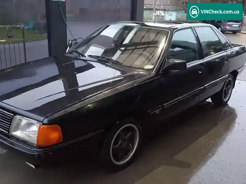 Audi 100 1986, фото з оголошення 2 з 10, VIN WAUZZZ44ZGN107491
