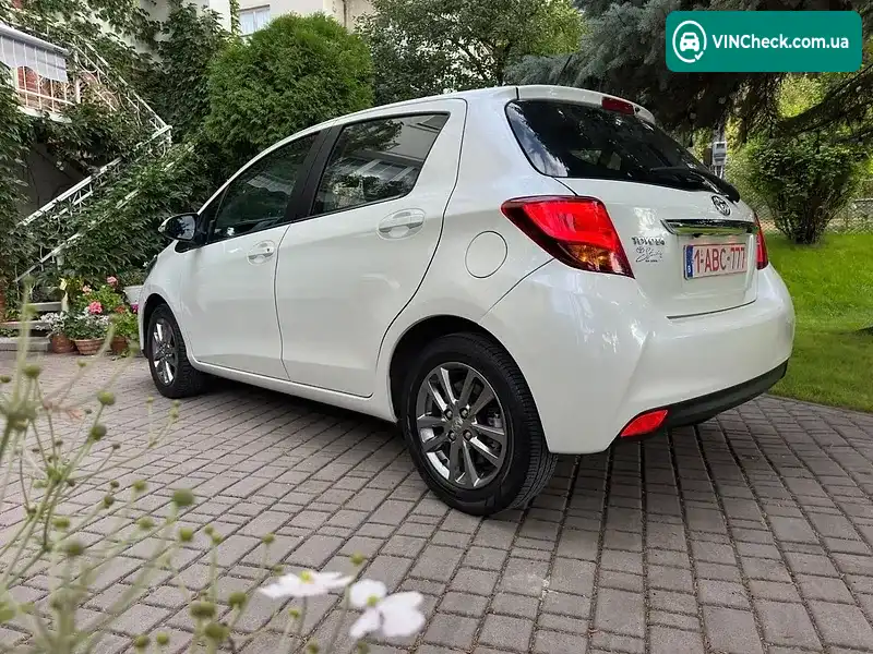 Toyota Yaris 2015, фото з оголошення 2 з 20, VIN VNKKJ3D3X0A256918