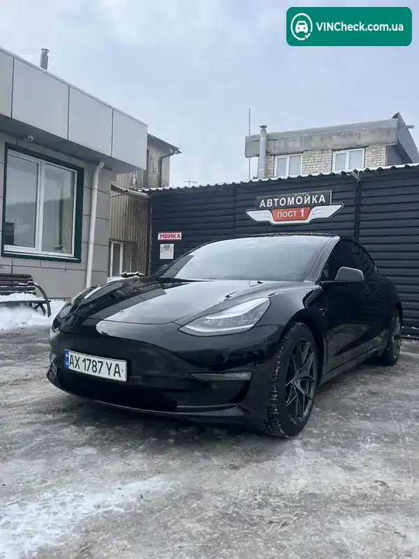 Tesla Model 3 2018, фото з оголошення 2 з 18, VIN 5YJ3E1EA2JF012482